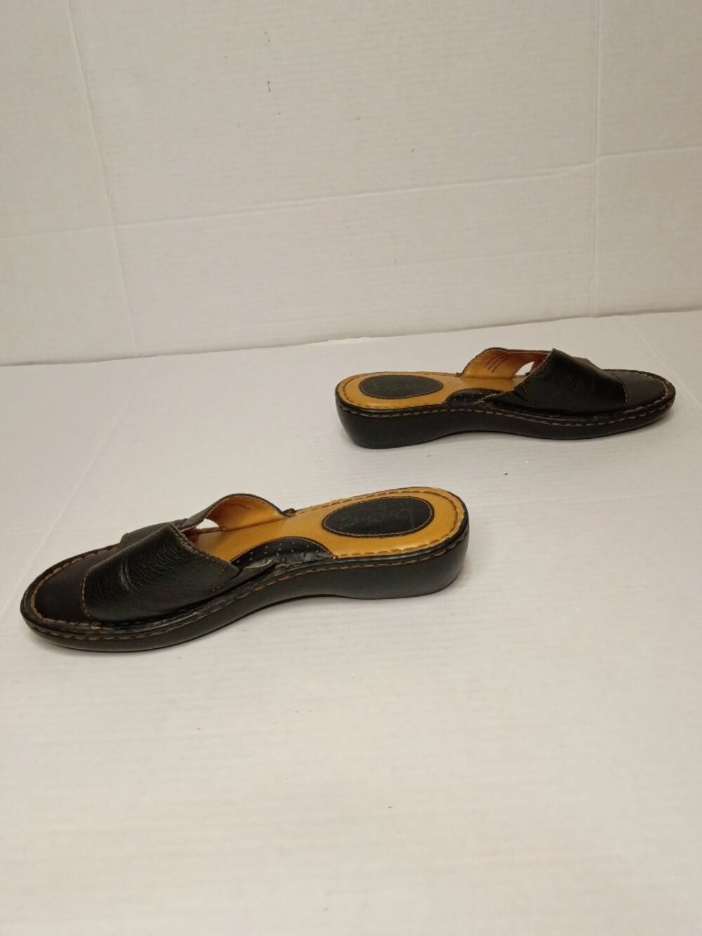 b.o.c. Born Concept Black Leather Crisscross Slide Sandals Size 8 - Picture 3 of 11